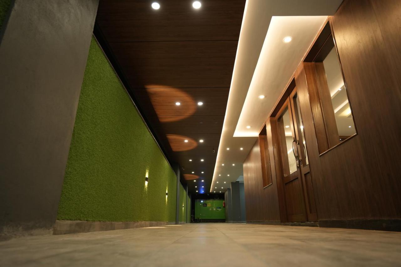 Grand Ganpat Hotel Велор Екстериор снимка