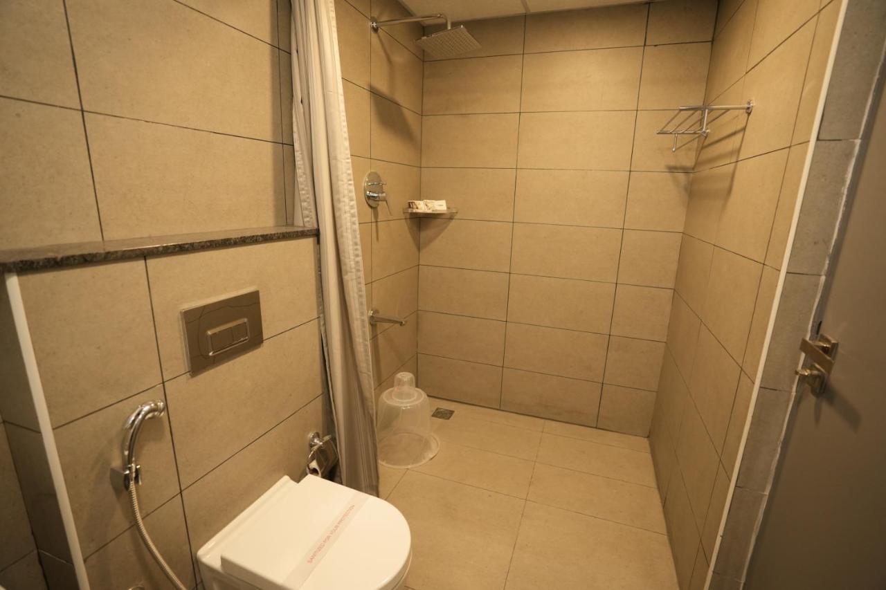 Grand Ganpat Hotel Велор Екстериор снимка