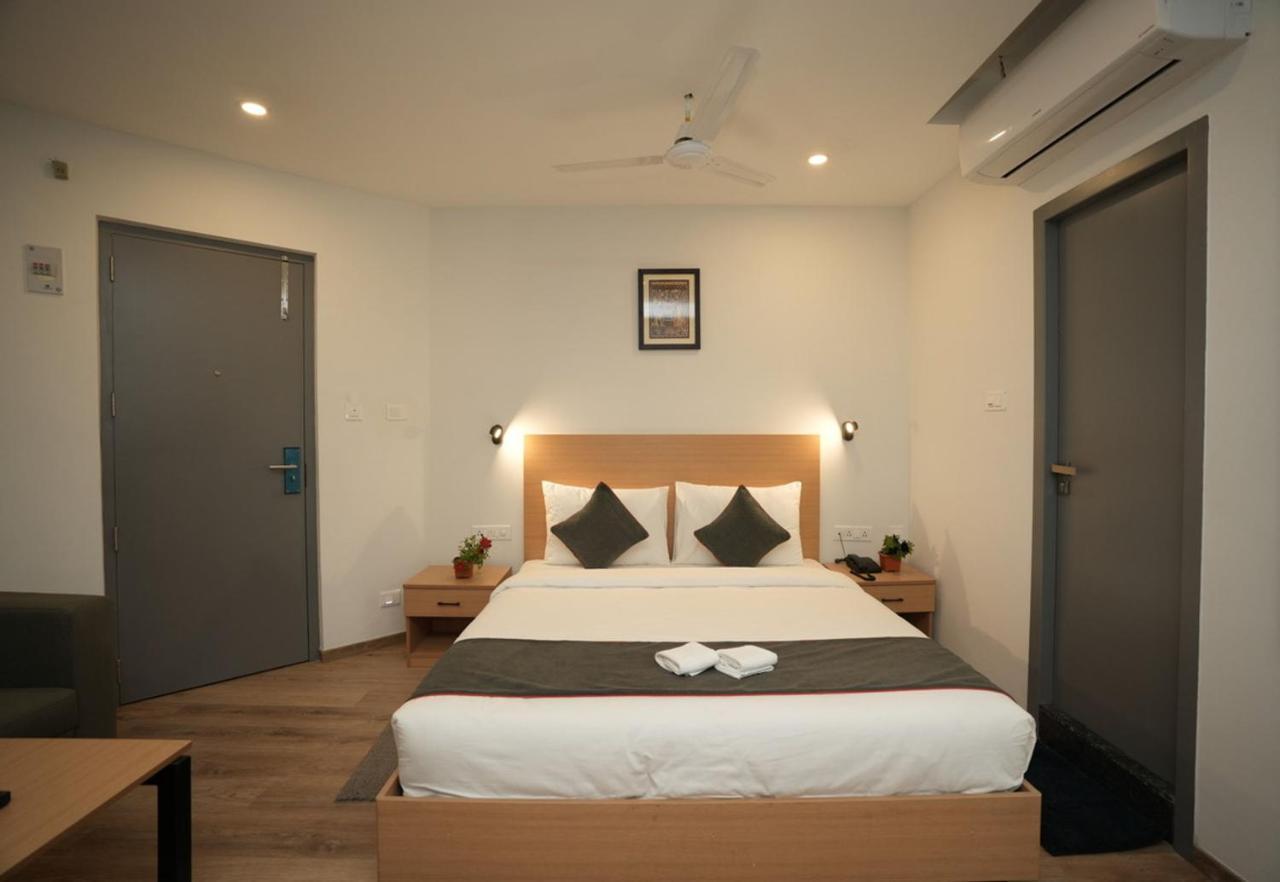 Grand Ganpat Hotel Велор Екстериор снимка