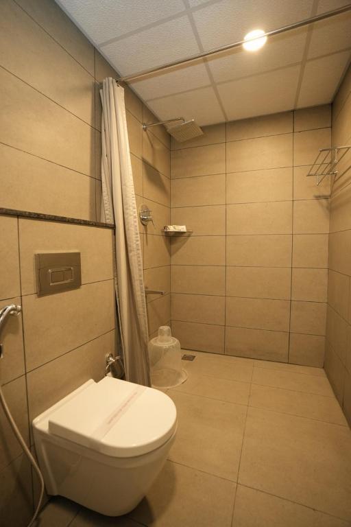 Grand Ganpat Hotel Велор Екстериор снимка